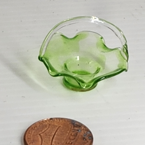 Vintage Miniature Dollhouse Green Glass Basket With Ruffled Edge and Clear Glass - Picture 16 of 16